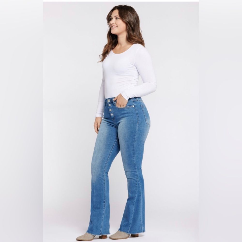 Sz 12 Seven7 light wash High Rise Flare Jeans